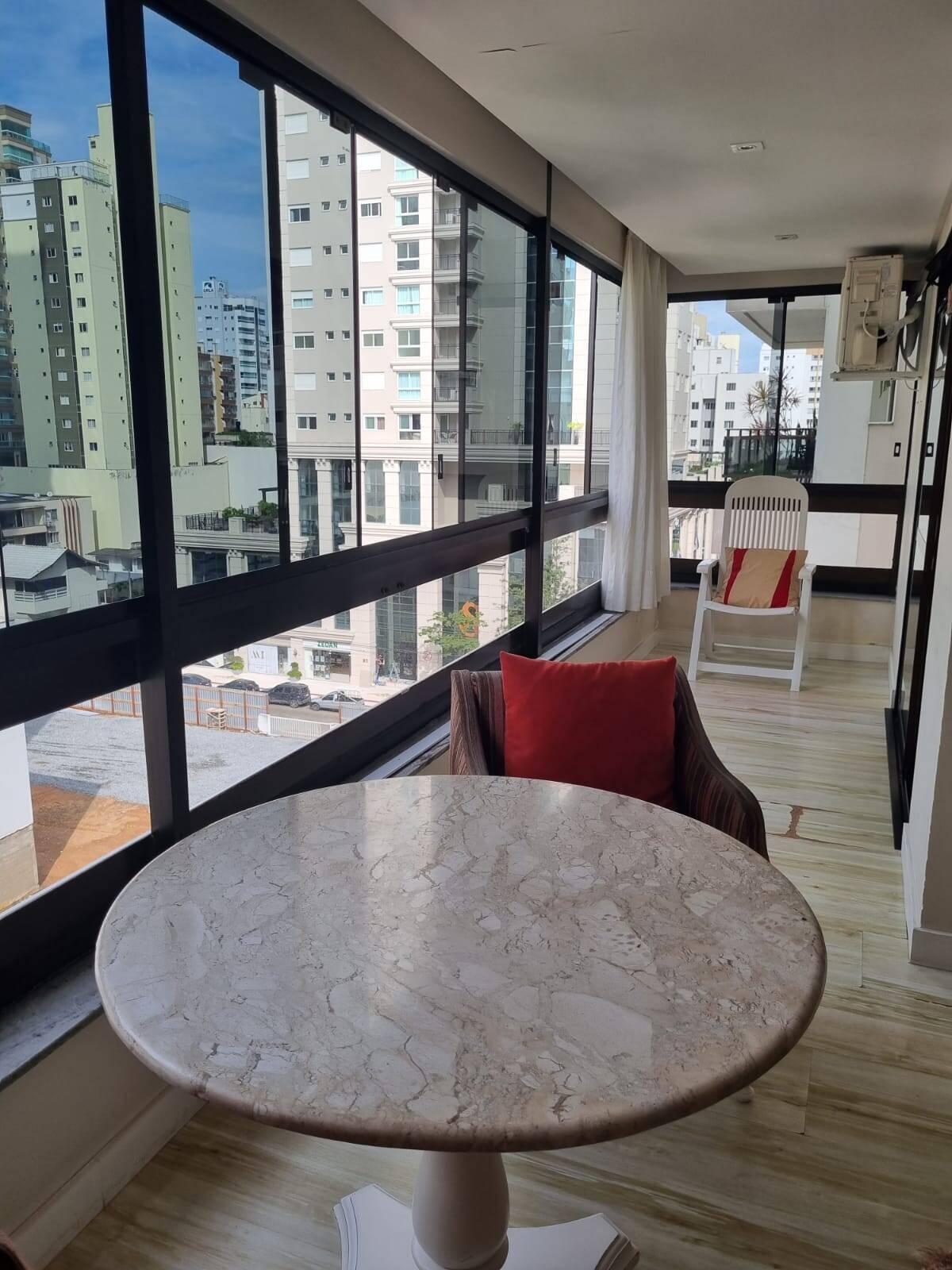Apartamento, 3 quartos, 220 m² - Foto 1