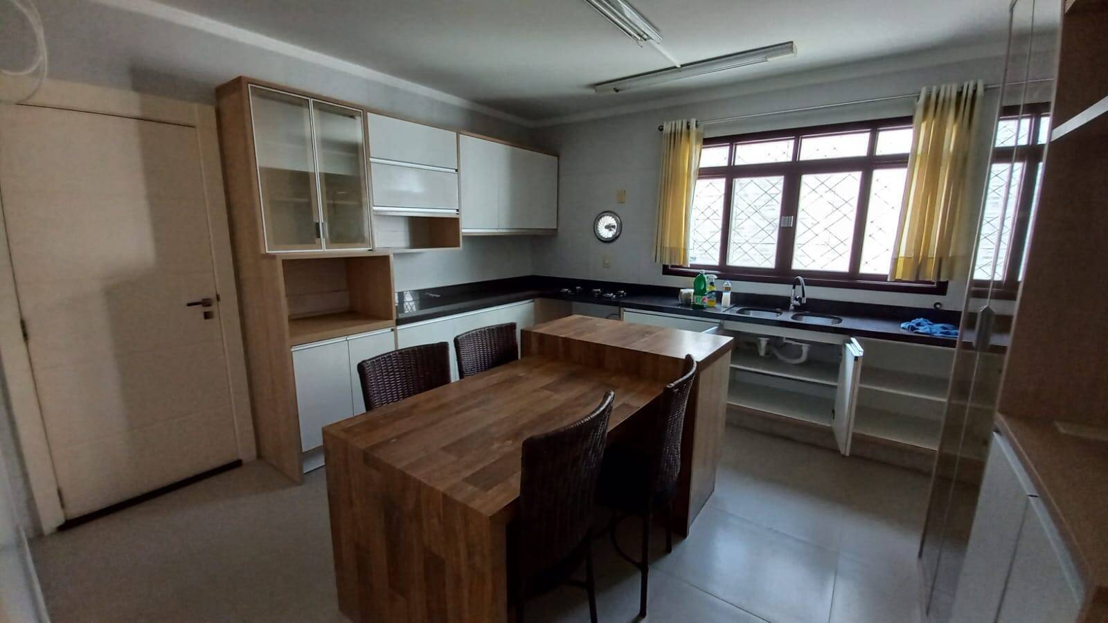 Sobrado, 4 quartos, 390 m² - Foto 1