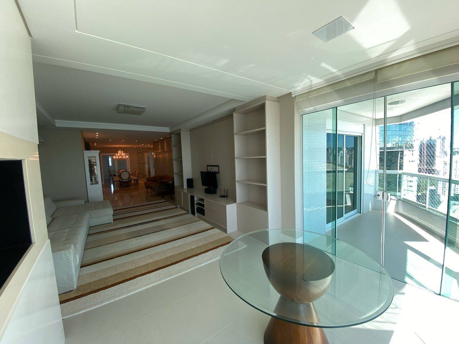 Apartamento, 3 quartos, 190 m² - Foto 2