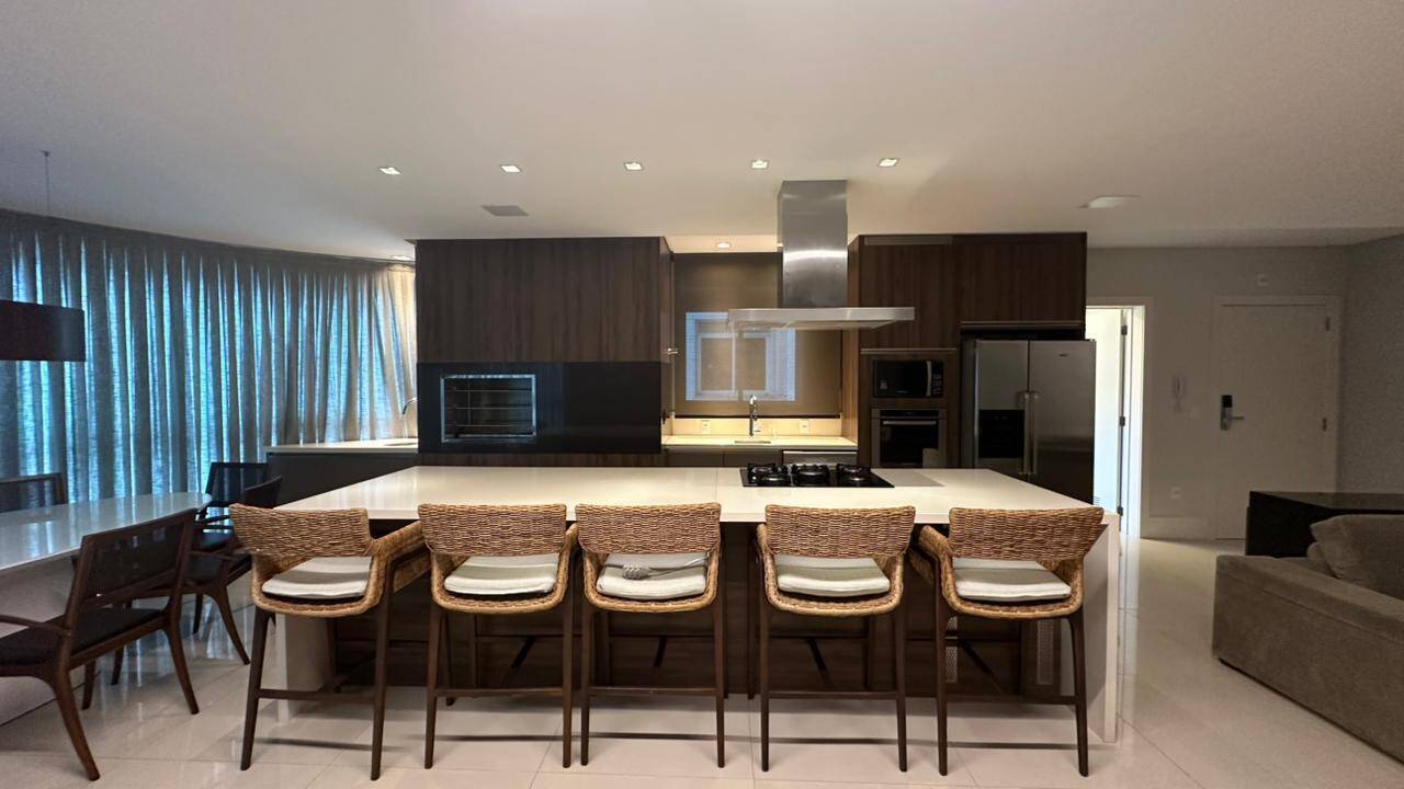 Apartamento para alugar com 3 quartos, 137m² - Foto 16