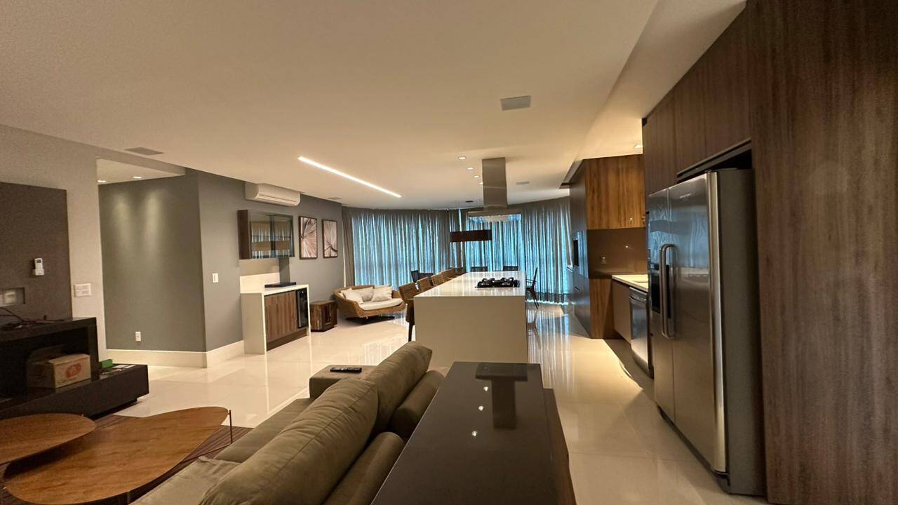 Apartamento para alugar com 3 quartos, 137m² - Foto 13