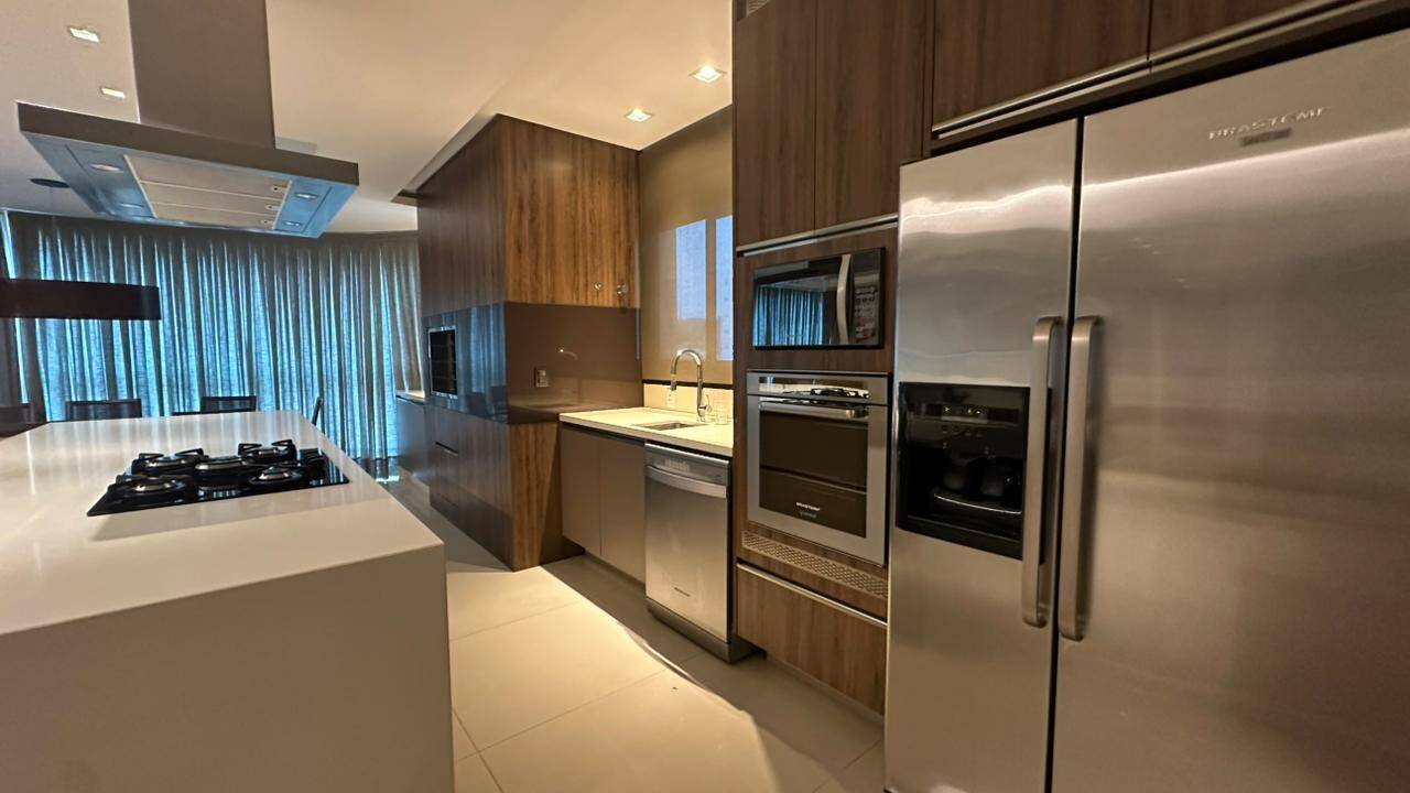 Apartamento para alugar com 3 quartos, 137m² - Foto 19