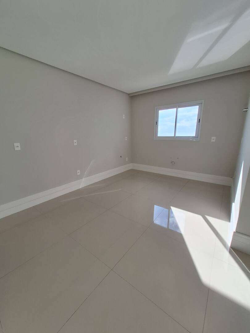 Apartamento para alugar com 4 quartos, 183m² - Foto 5