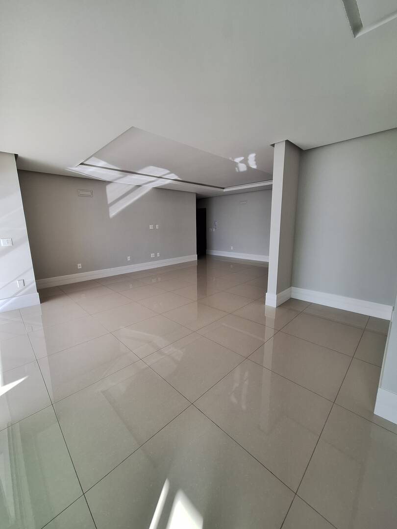 Apartamento para alugar com 4 quartos, 183m² - Foto 6