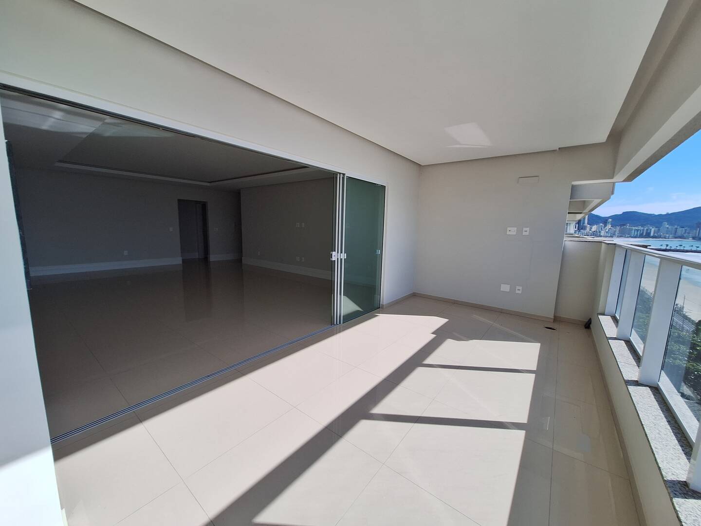 Apartamento para alugar com 4 quartos, 182m² - Foto 4