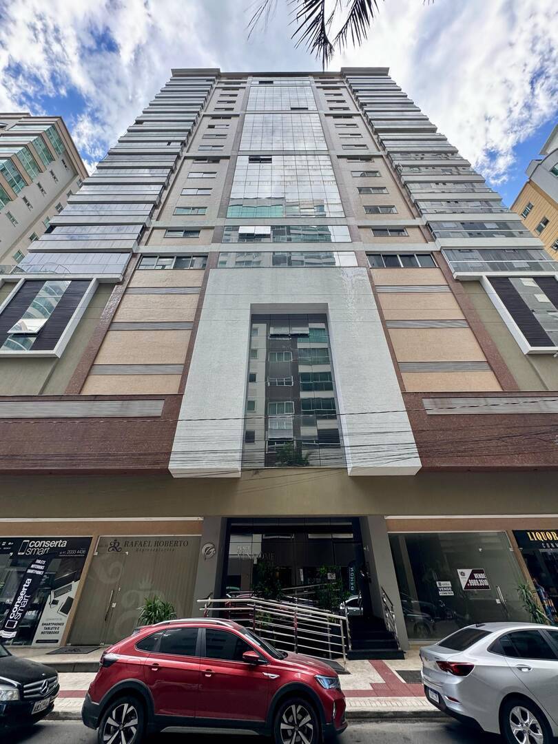 Apartamento para alugar com 4 quartos, 198m² - Foto 1