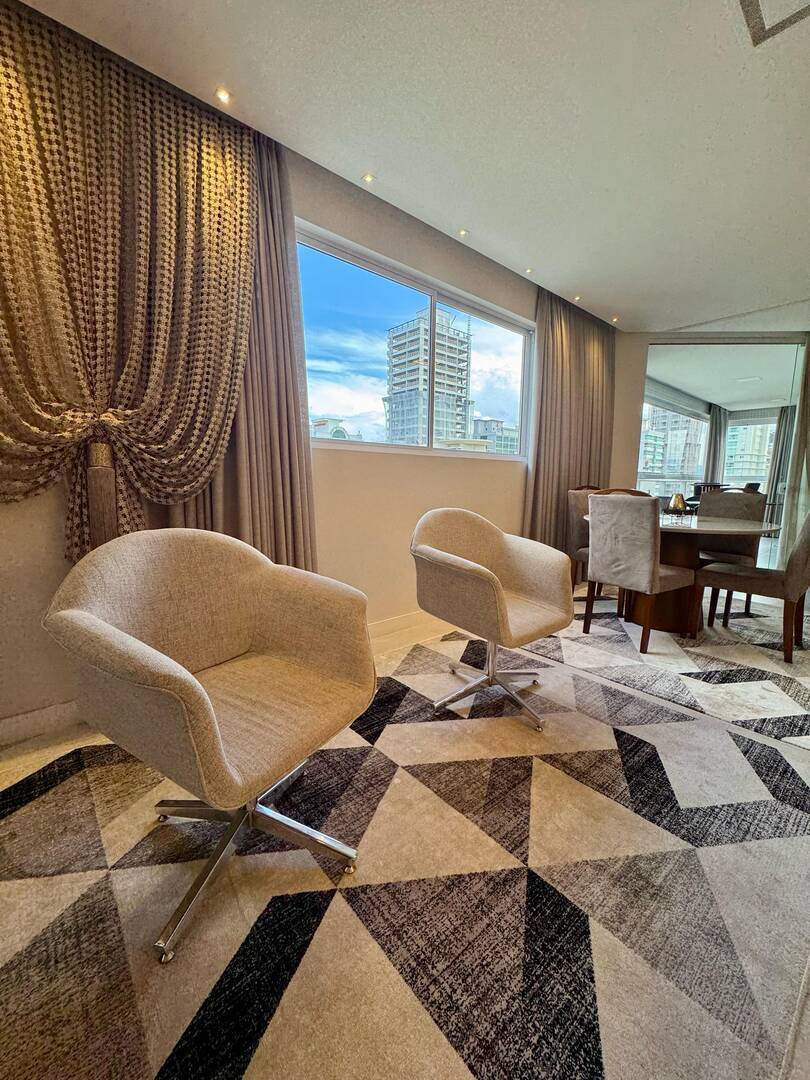 Apartamento para alugar com 4 quartos, 198m² - Foto 3
