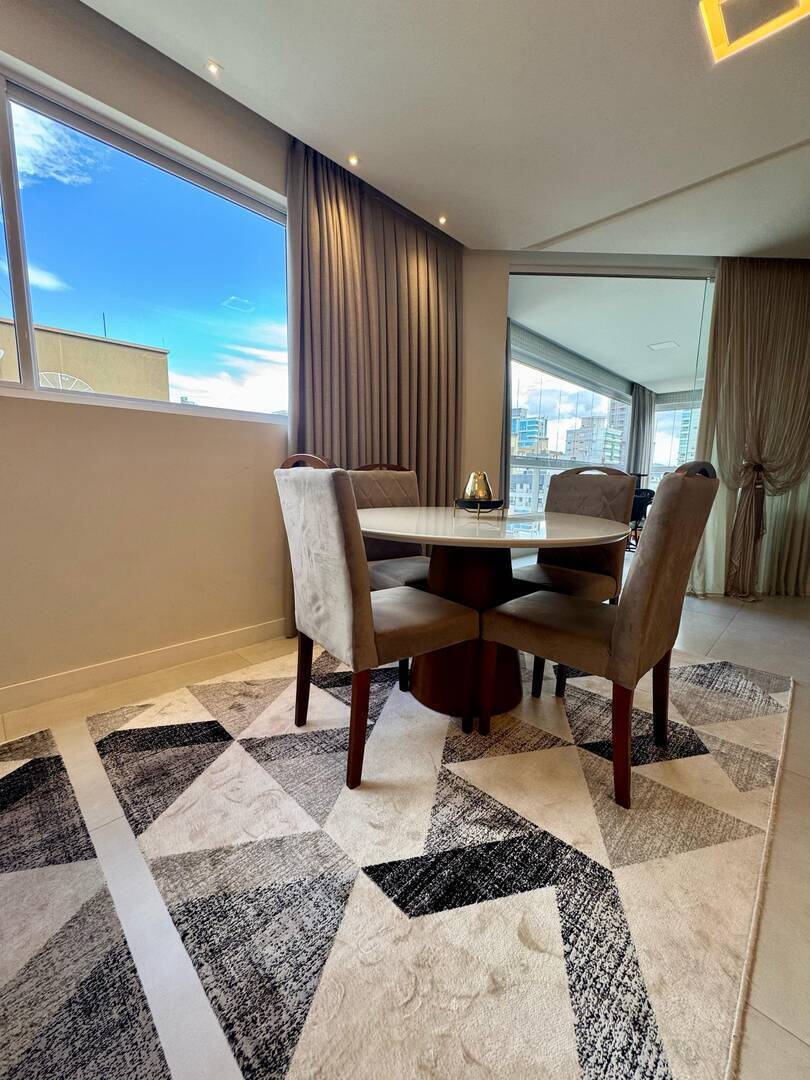 Apartamento para alugar com 4 quartos, 198m² - Foto 4