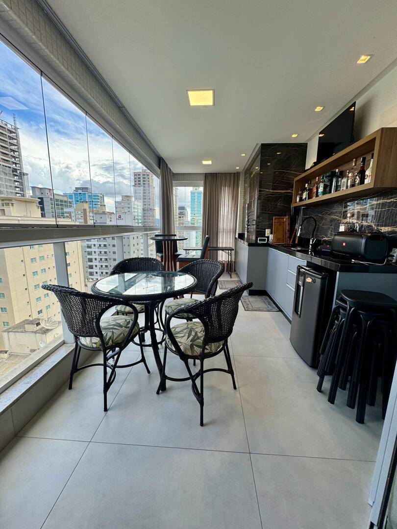 Apartamento para alugar com 4 quartos, 198m² - Foto 8