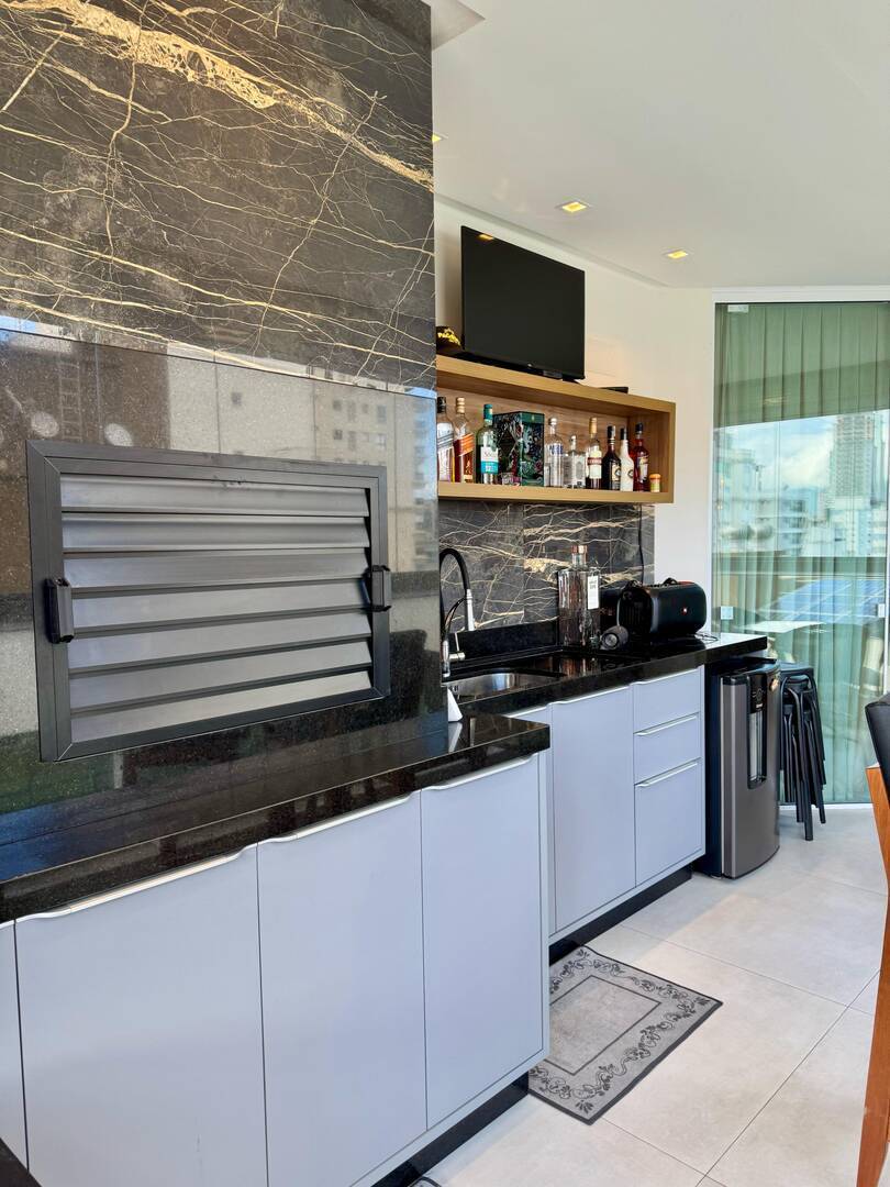Apartamento para alugar com 4 quartos, 198m² - Foto 9