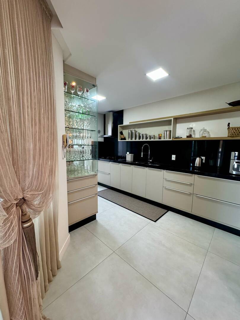 Apartamento para alugar com 4 quartos, 198m² - Foto 10