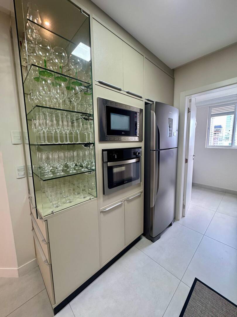 Apartamento para alugar com 4 quartos, 198m² - Foto 11