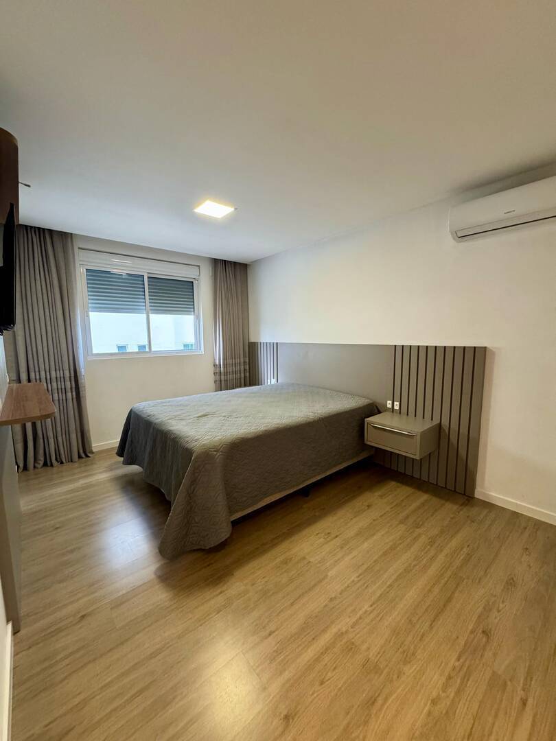 Apartamento para alugar com 4 quartos, 198m² - Foto 14