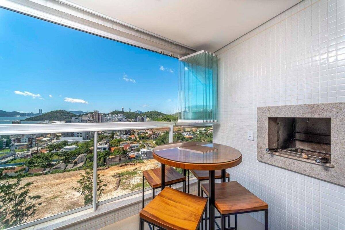 Cobertura para alugar com 3 quartos, 210m² - Foto 2