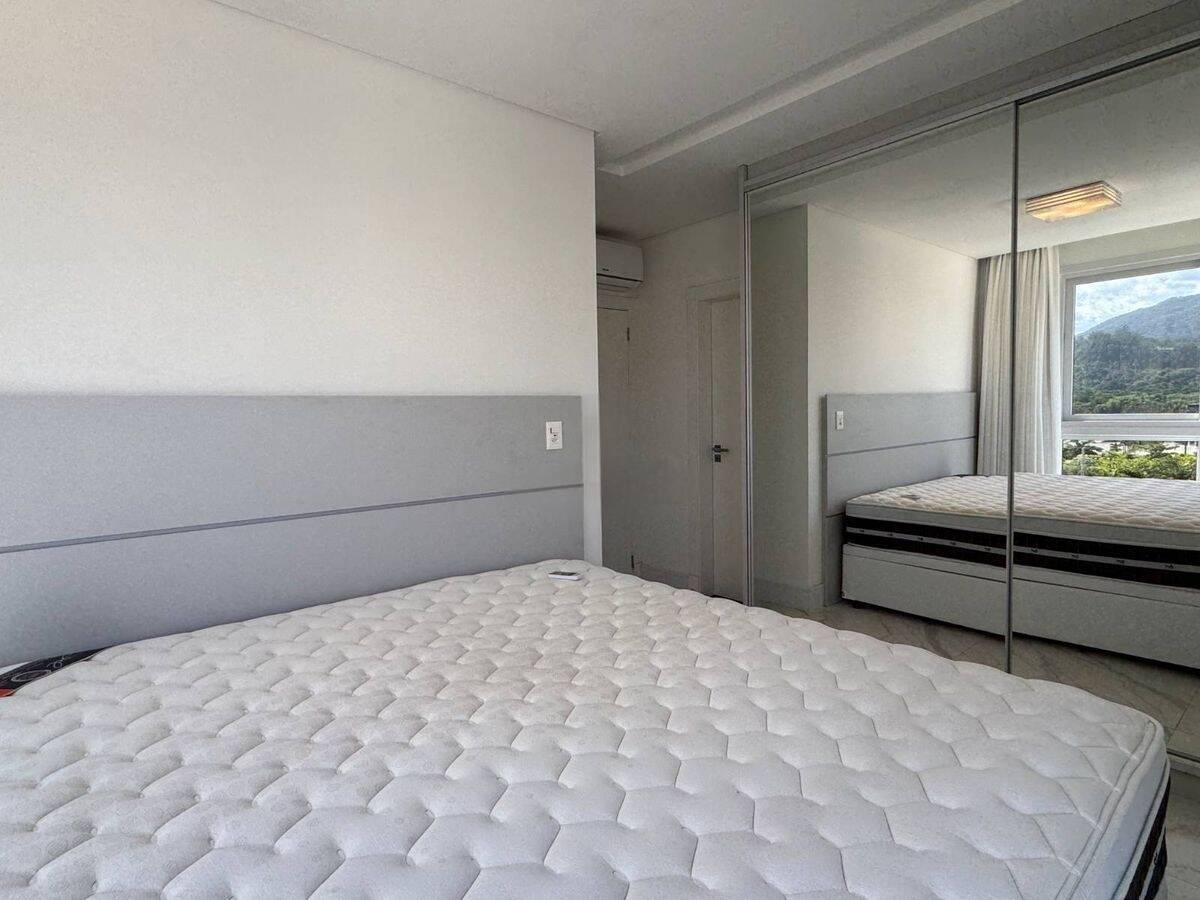 Apartamento para alugar com 3 quartos, 109m² - Foto 12