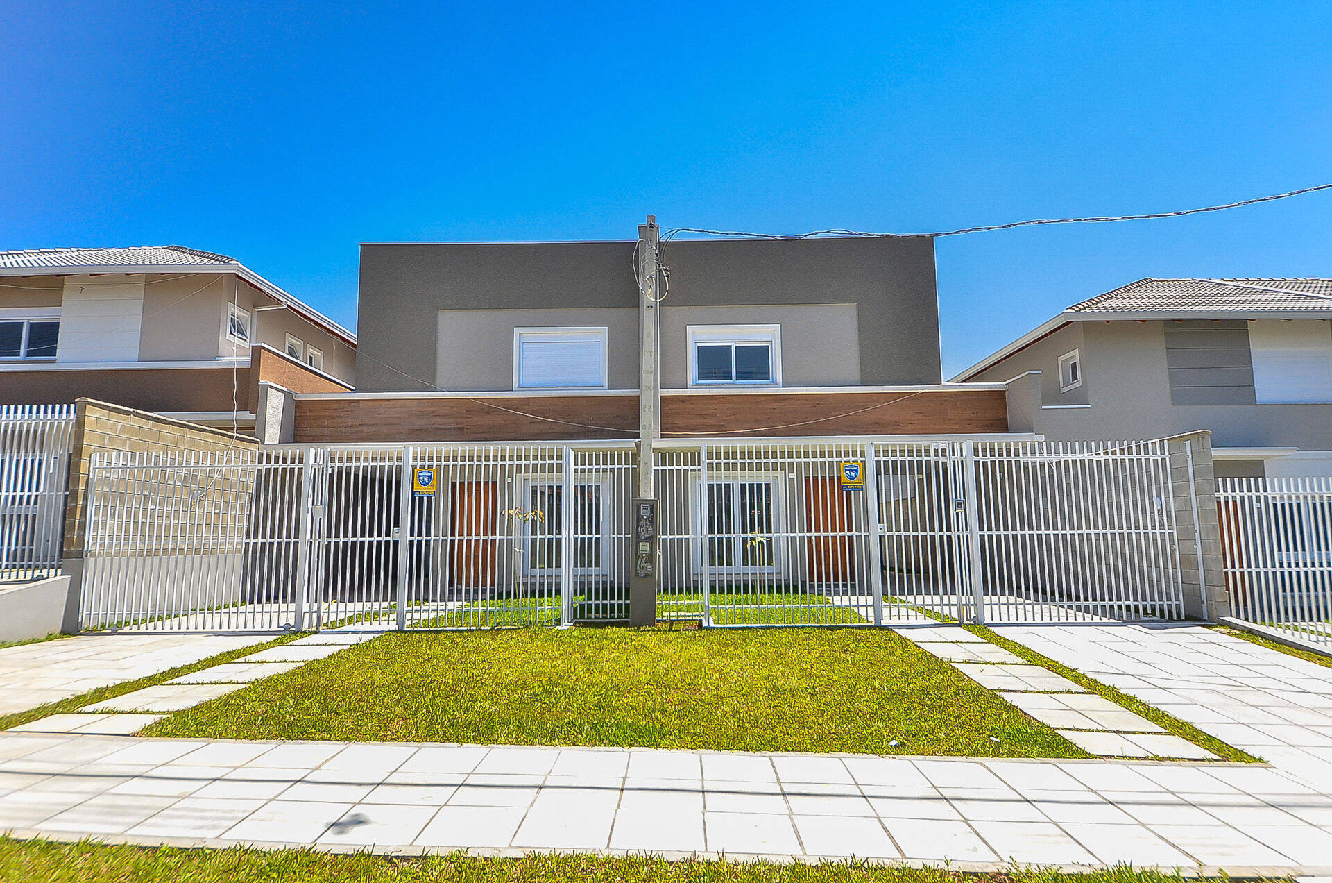 Casa à venda com 3 quartos, 121m² - Foto 1