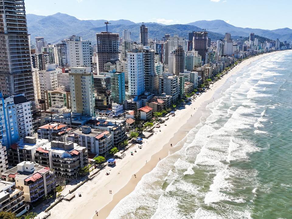 Apartamento para alugar com 4 quartos, 158m² - Foto 1