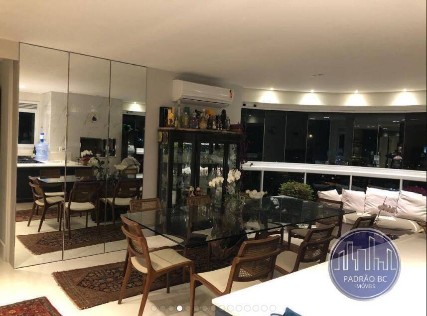 Apartamento para alugar com 3 quartos, 180m² - Foto 17