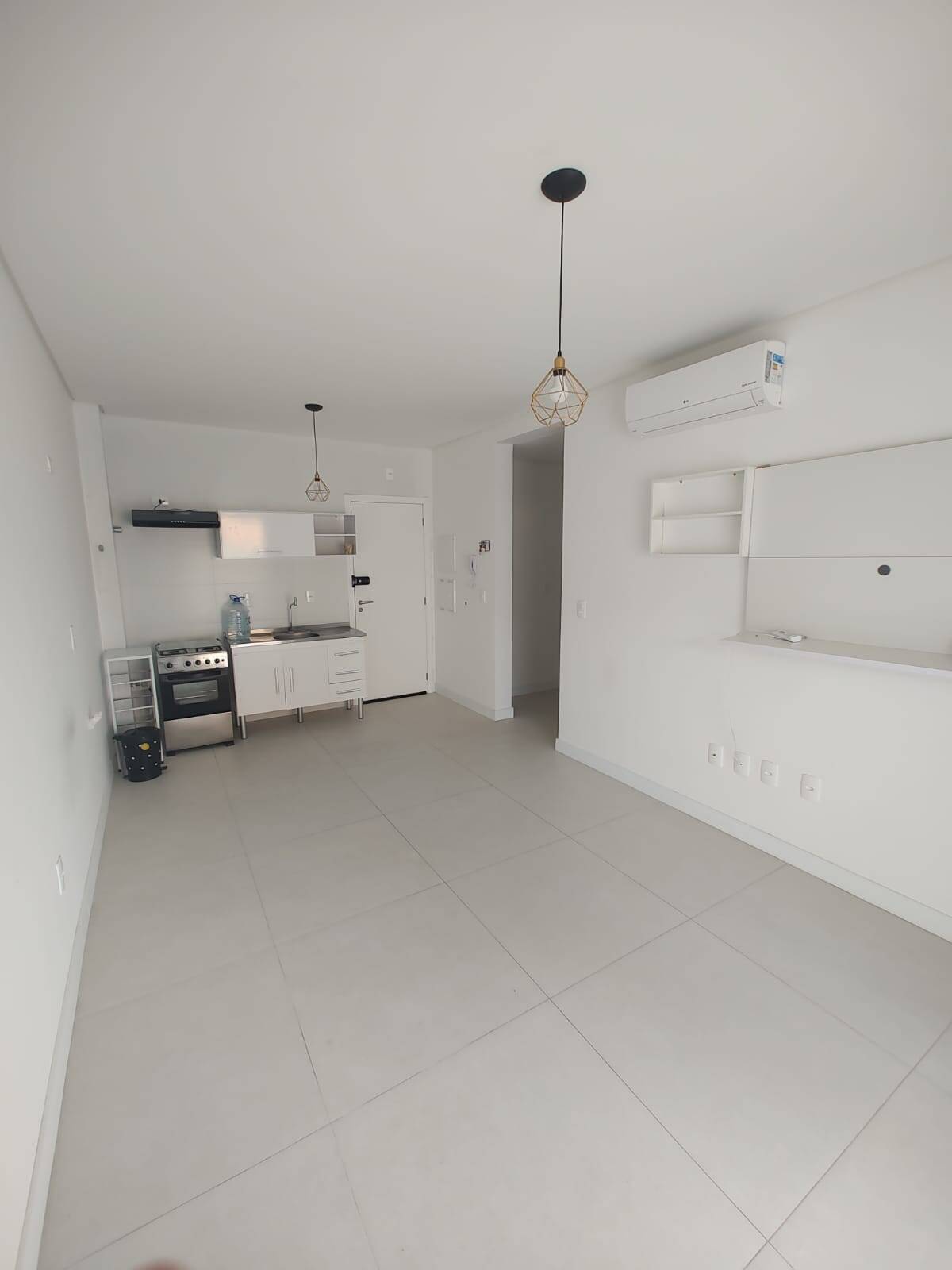 Apartamento à venda com 1 quarto, 171m² - Foto 2