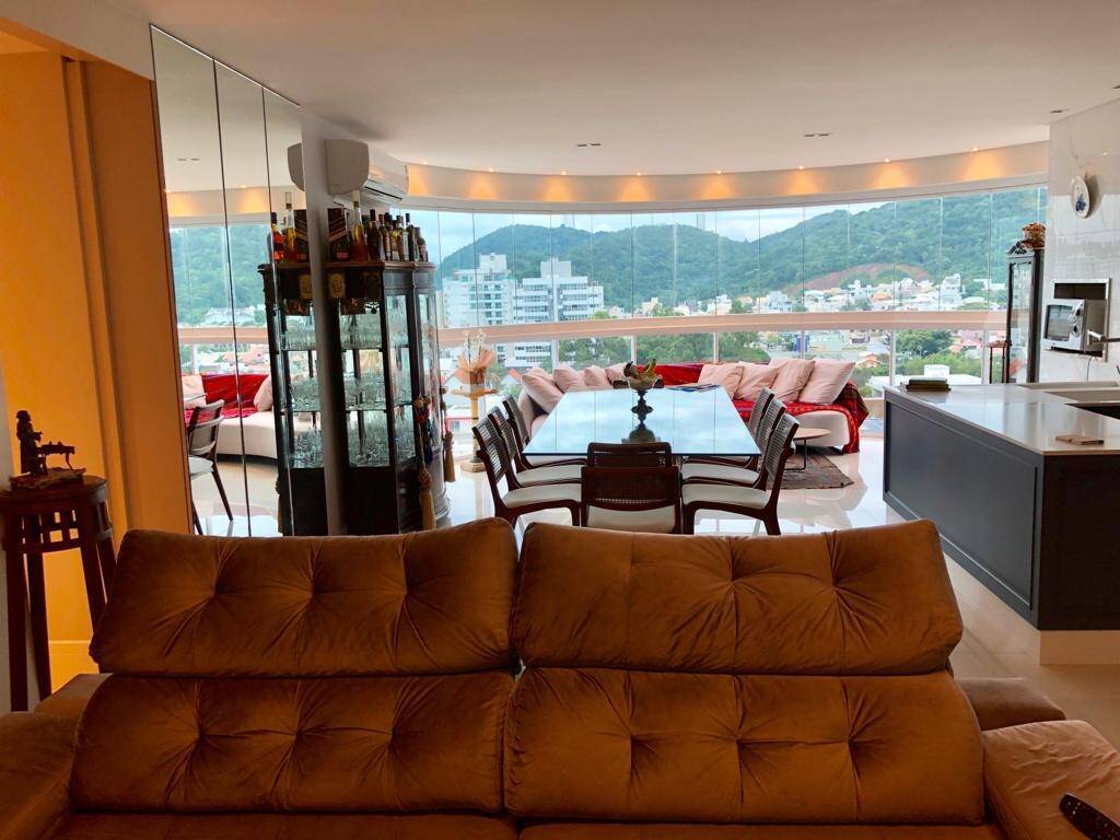 Apartamento para alugar com 3 quartos, 180m² - Foto 28