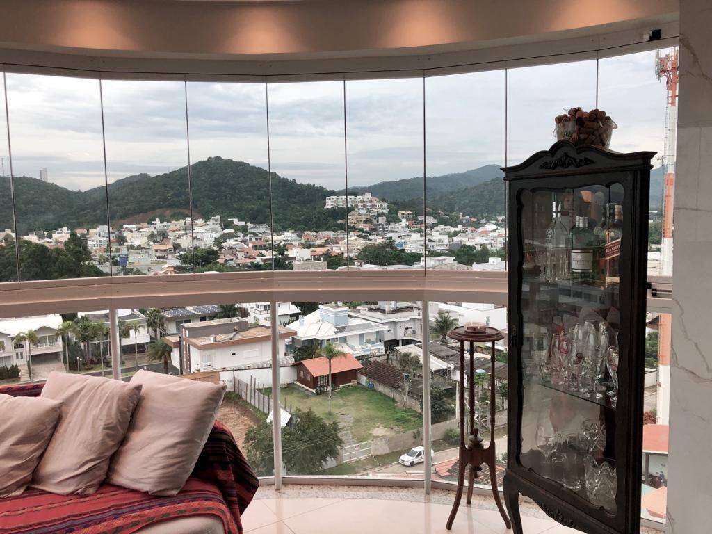 Apartamento para alugar com 3 quartos, 180m² - Foto 3