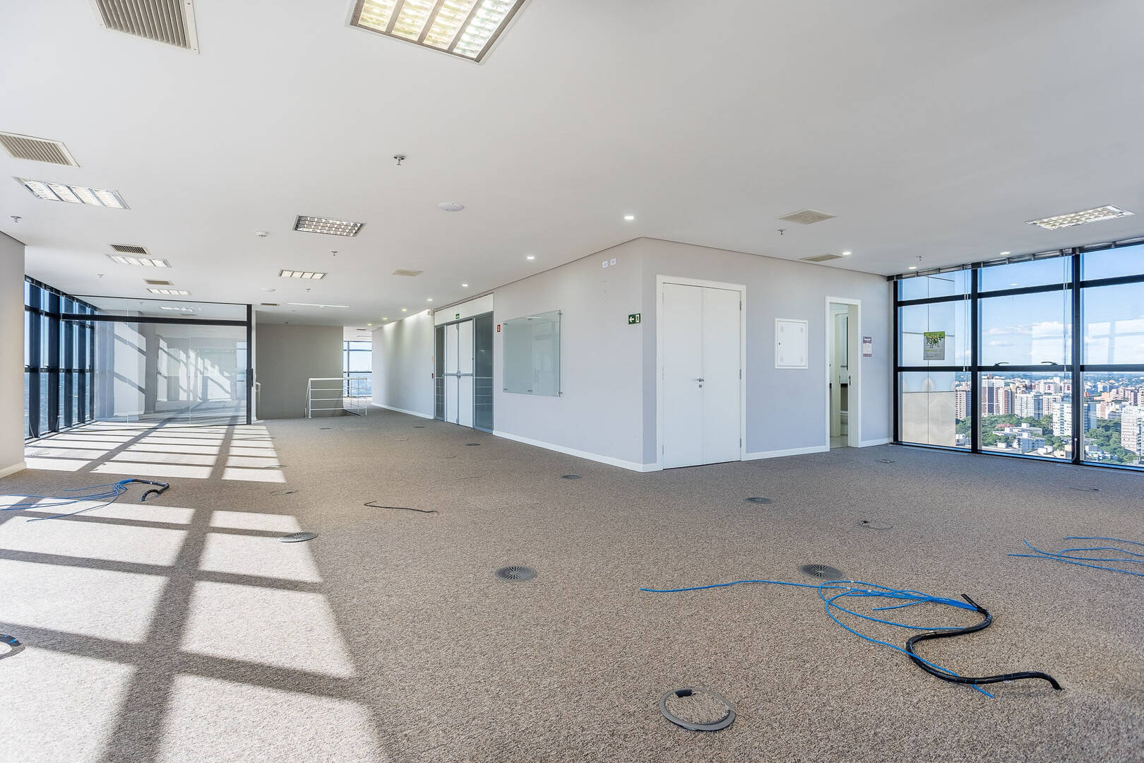 Conjunto Comercial-Sala para alugar, 351m² - Foto 2