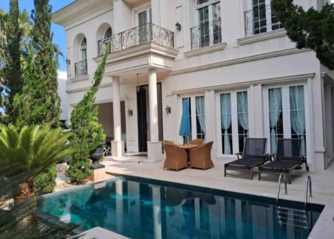 Casa para alugar com 3 quartos, 564m² - Foto 2