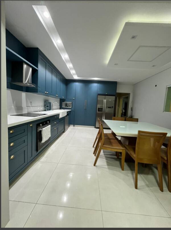 Casa para alugar com 4 quartos, 300m² - Foto 9