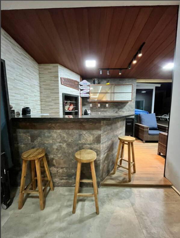 Casa para alugar com 4 quartos, 300m² - Foto 8