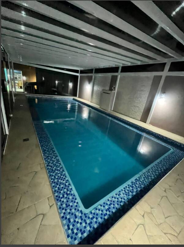 Casa para alugar com 4 quartos, 300m² - Foto 1