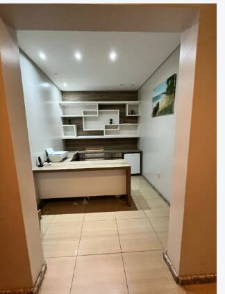 Casa para alugar com 4 quartos, 300m² - Foto 14