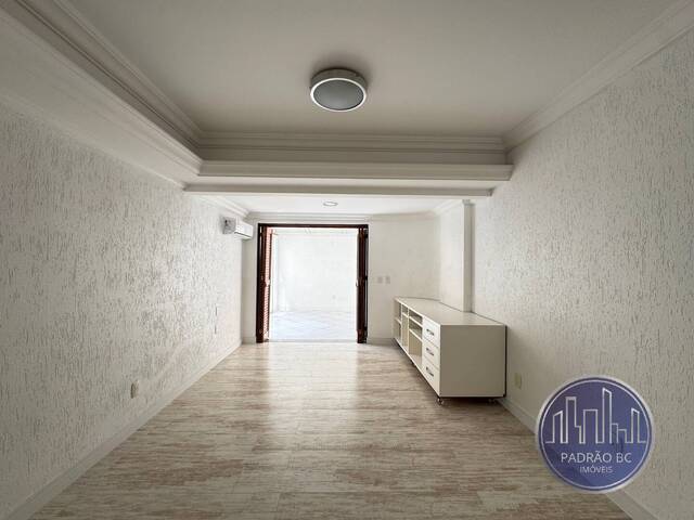#897 - Apartamento para Locação em Balneário Camboriú - SC