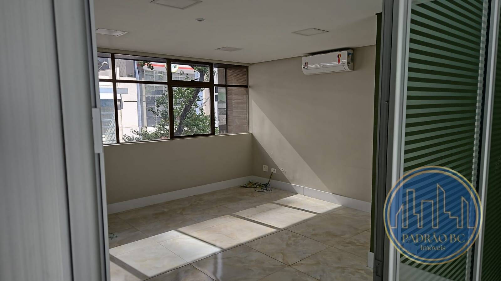 Prédio Inteiro para alugar, 1256m² - Foto 3