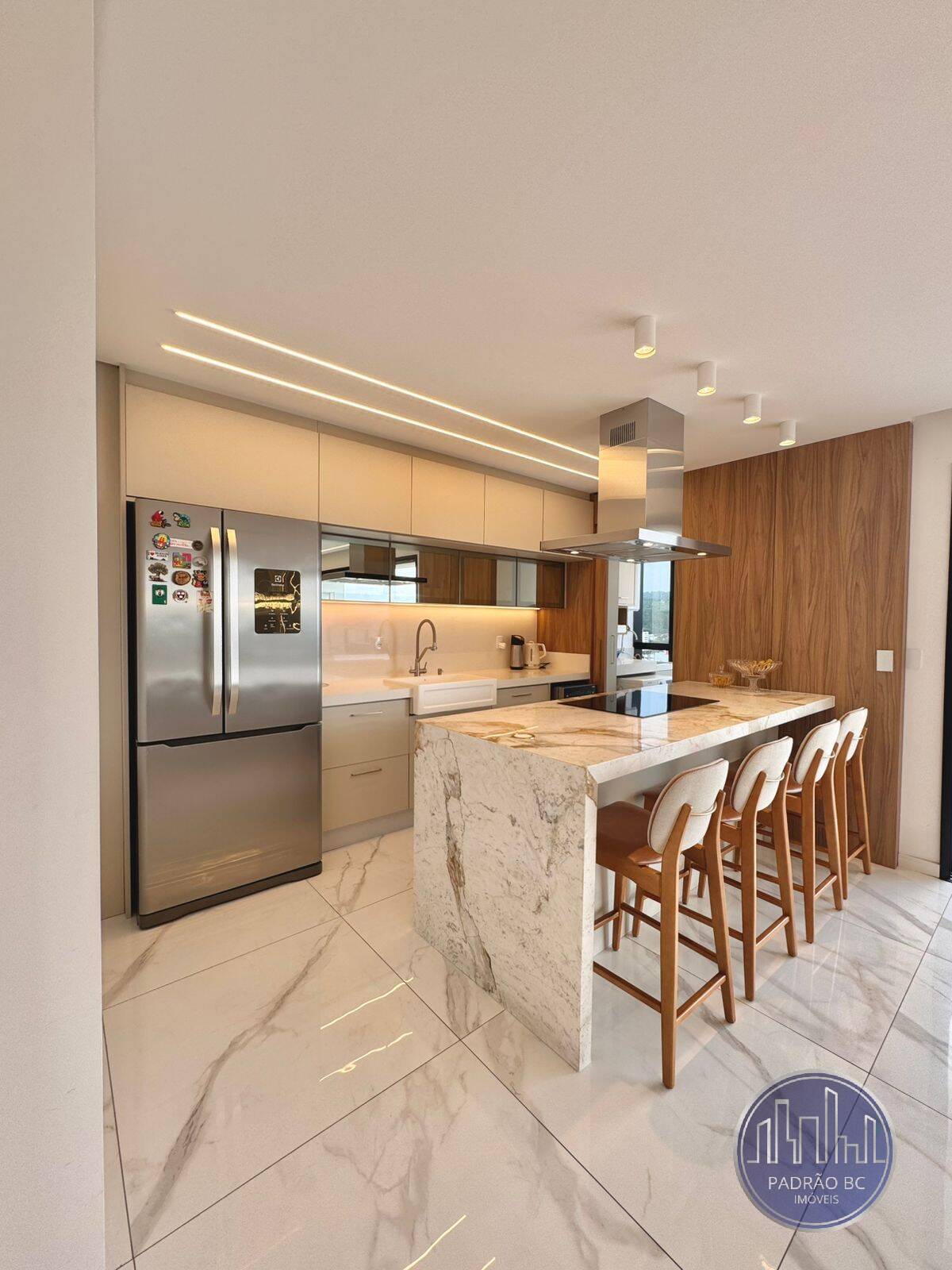 Apartamento à venda com 3 quartos, 110m² - Foto 19