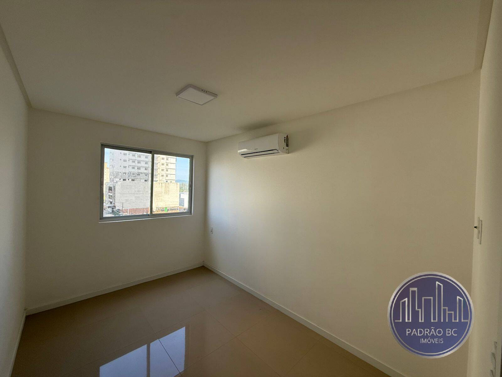 Apartamento para alugar com 3 quartos, 70m² - Foto 6
