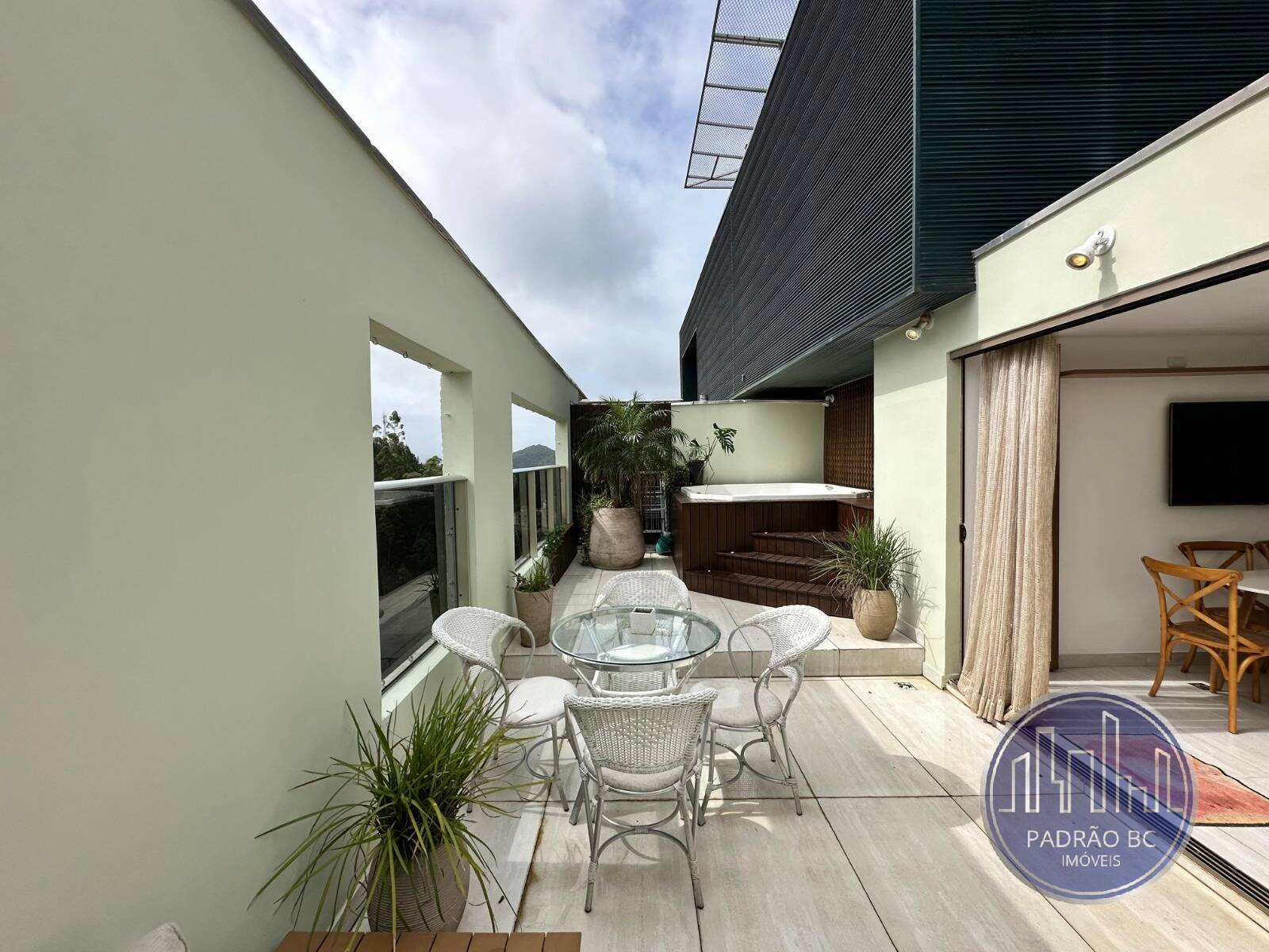 Cobertura para alugar com 1 quarto, 140m² - Foto 2