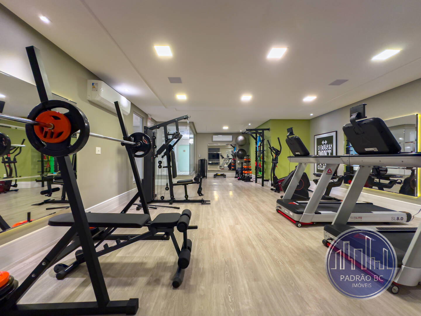 Apartamento para alugar com 4 quartos, 182m² - Foto 17
