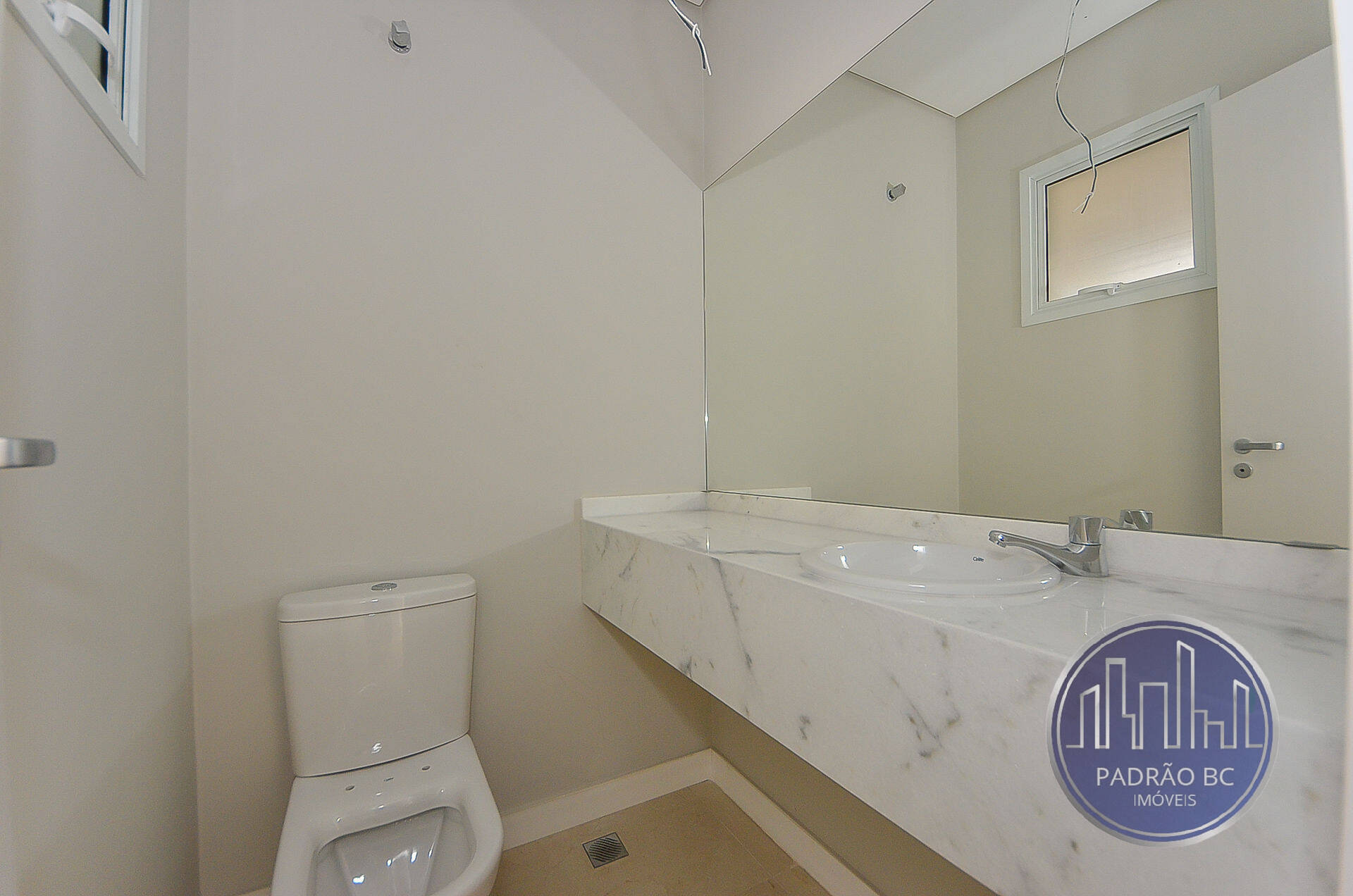 Casa à venda com 3 quartos, 121m² - Foto 2