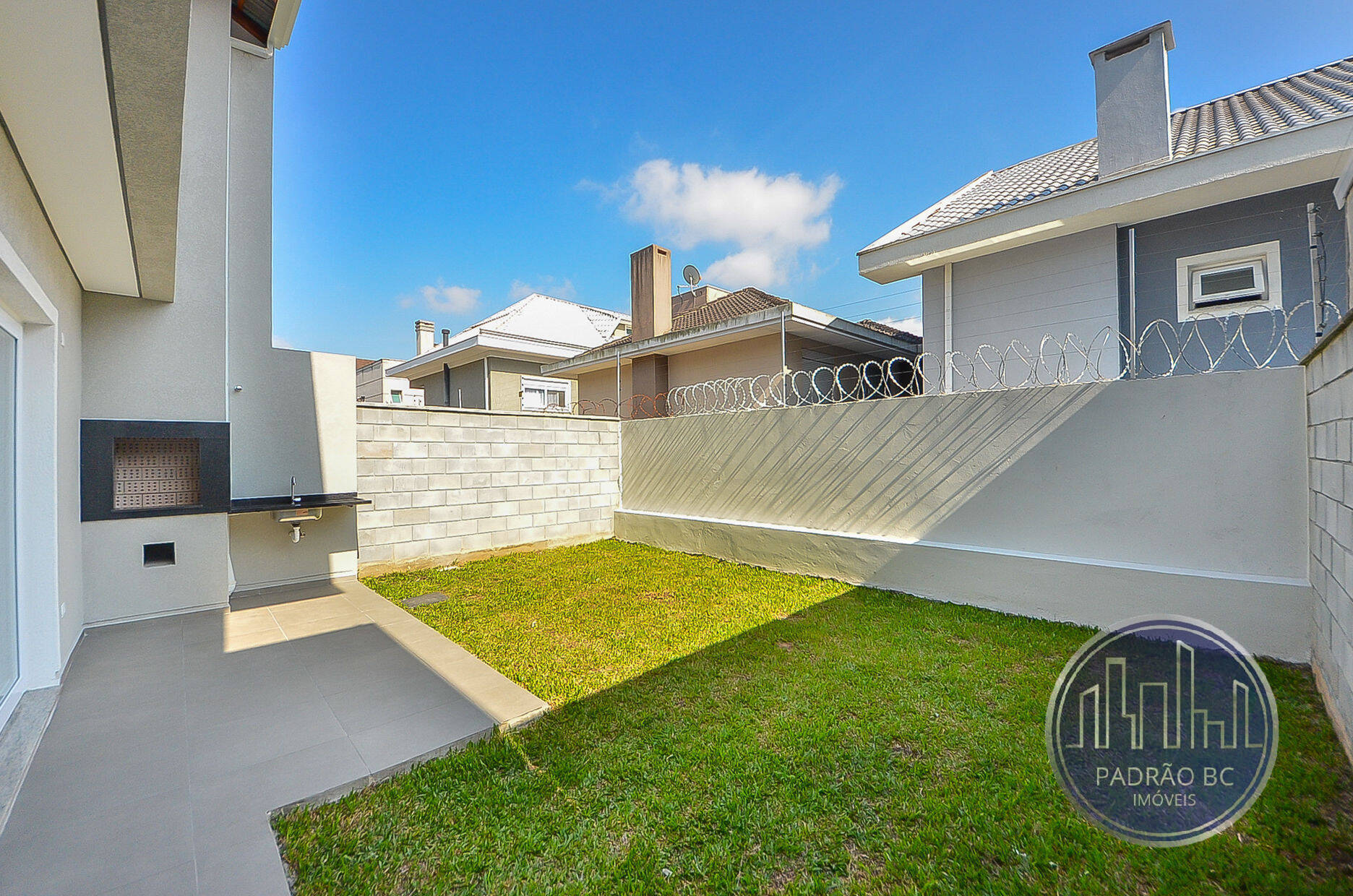 Casa à venda com 3 quartos, 121m² - Foto 4