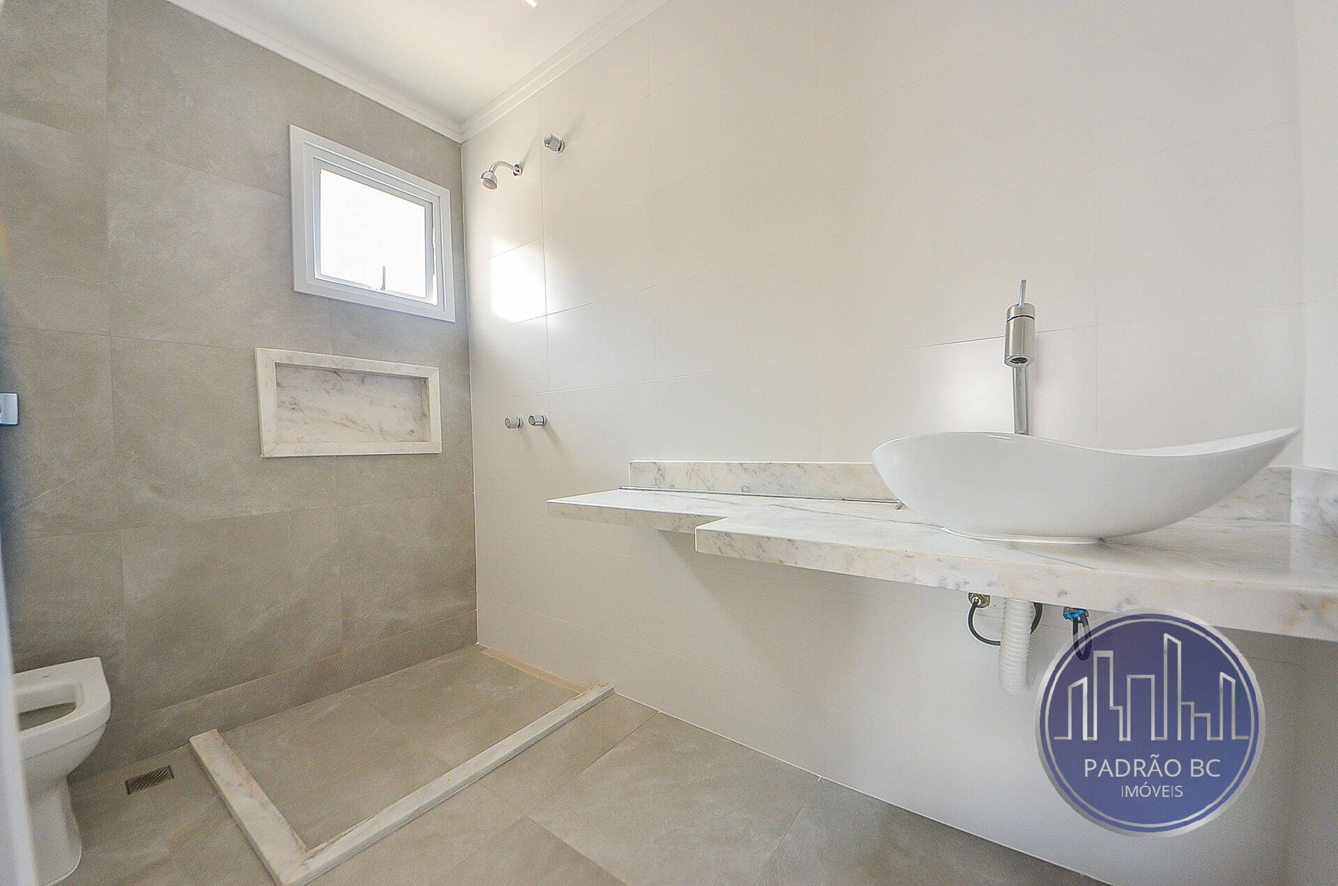 Casa à venda com 3 quartos, 121m² - Foto 11