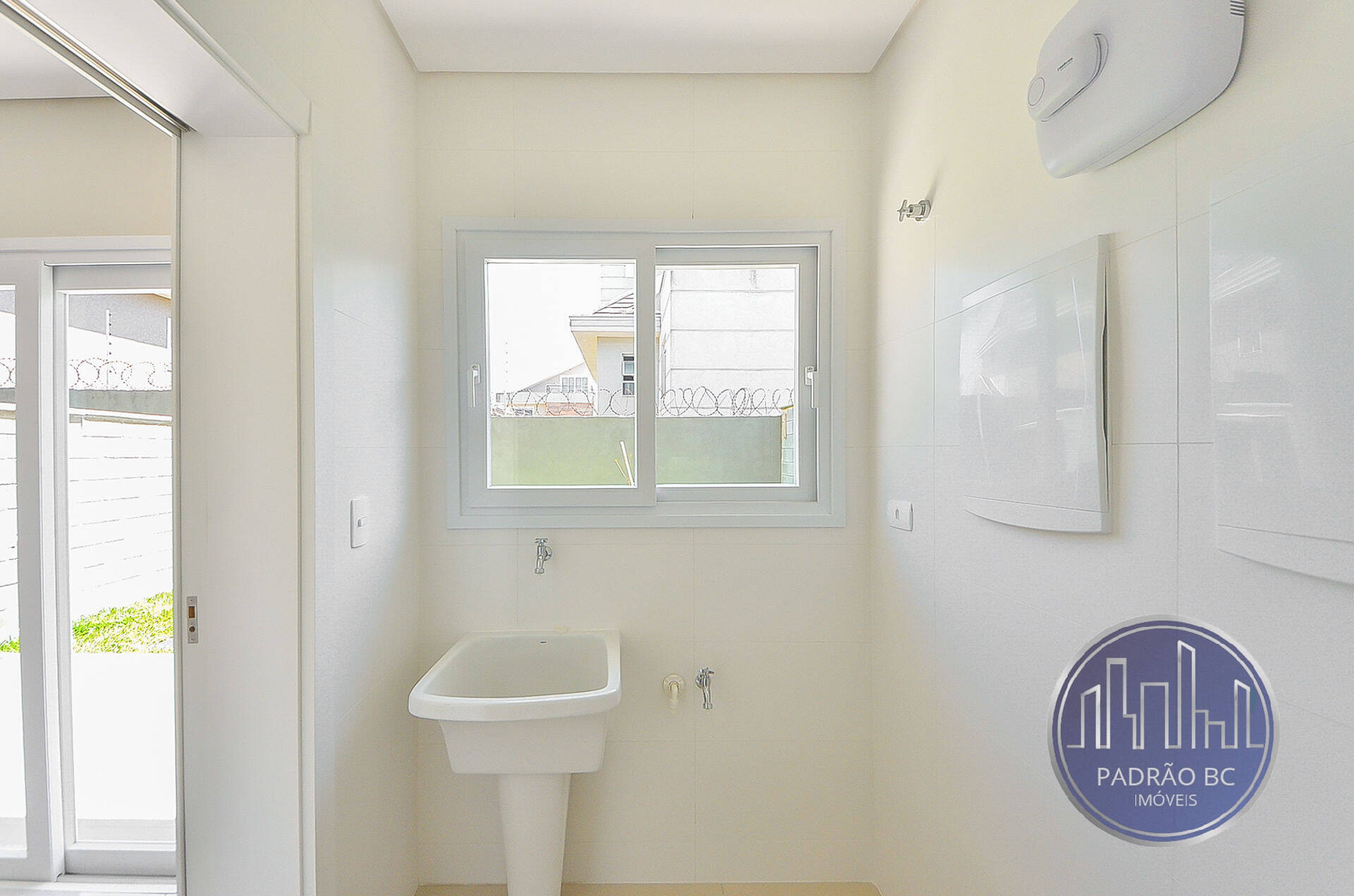 Casa à venda com 3 quartos, 121m² - Foto 12