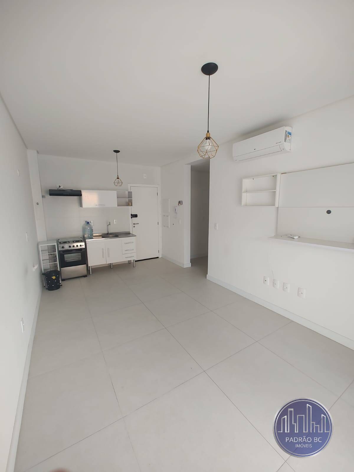 Apartamento à venda com 1 quarto, 171m² - Foto 2