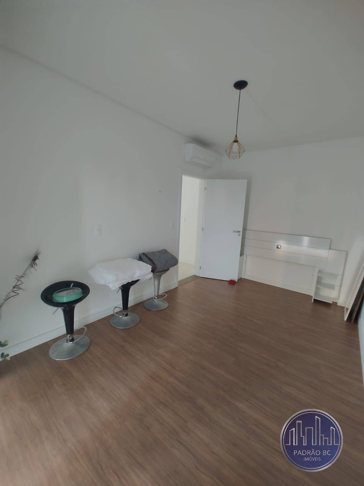 Apartamento à venda com 1 quarto, 171m² - Foto 10